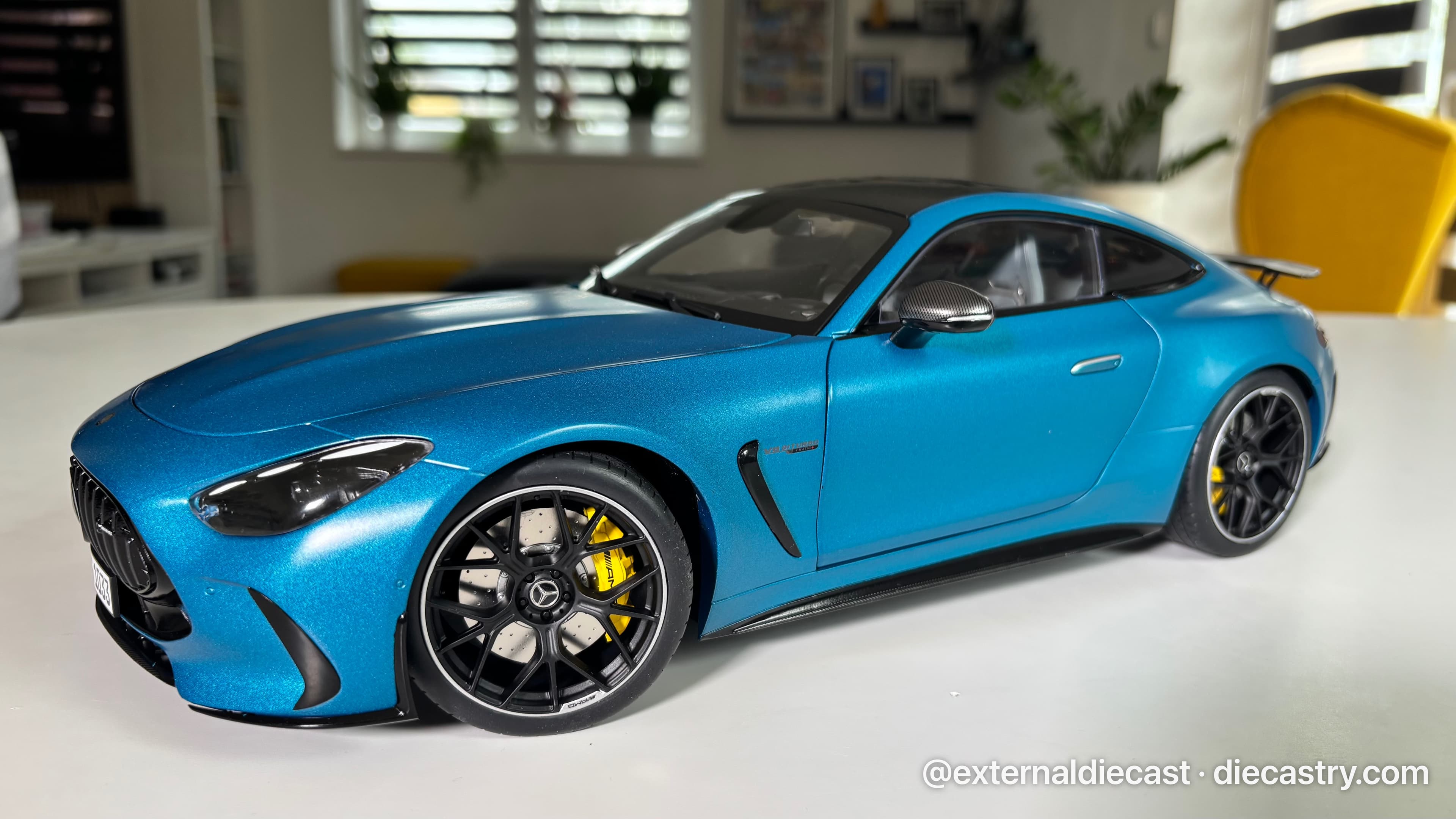 Mercedes-Benz GT63 AMG (C192) 1:12 scale diecast model
