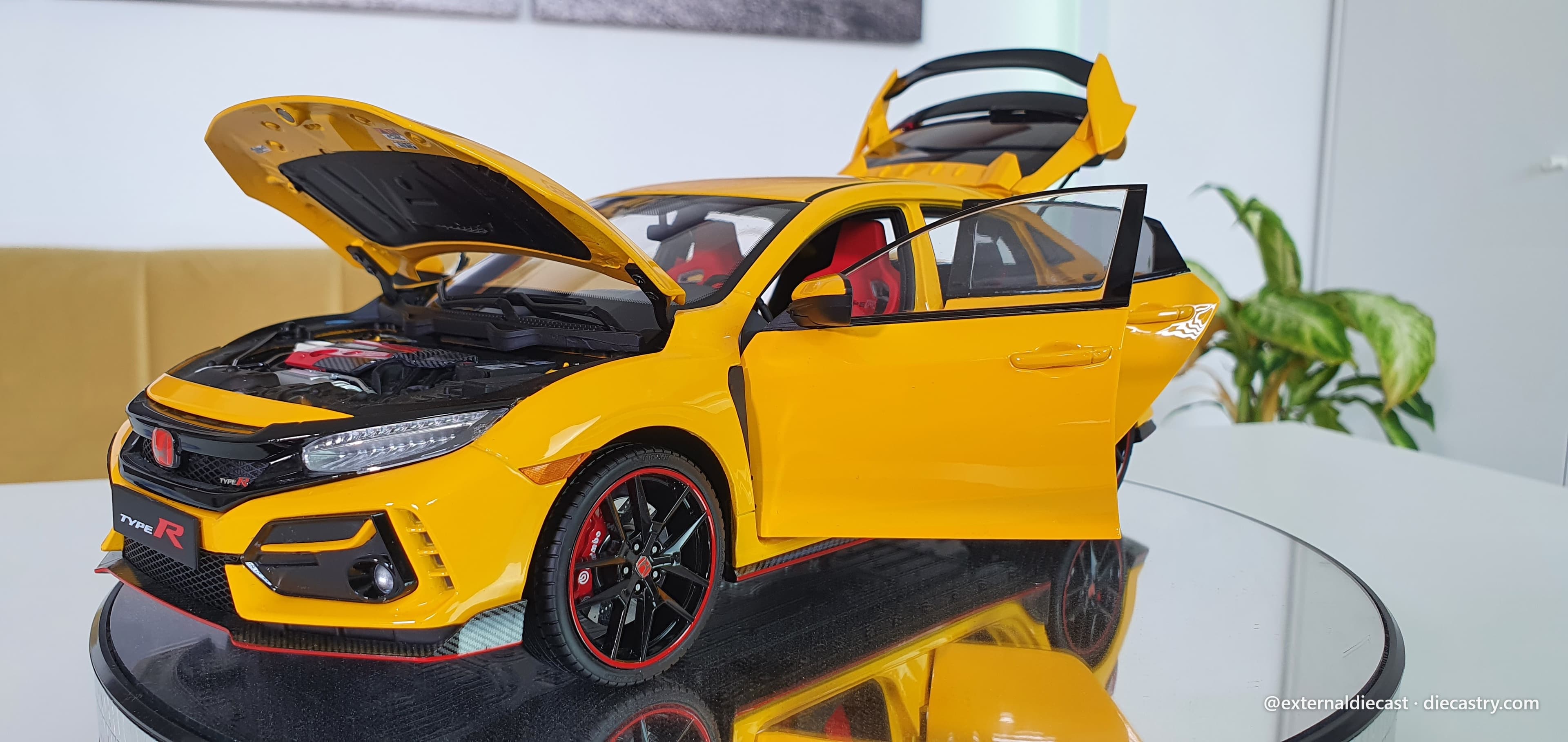2020 Honda Civic Type R 1:18 scale diecast model by LCD Models