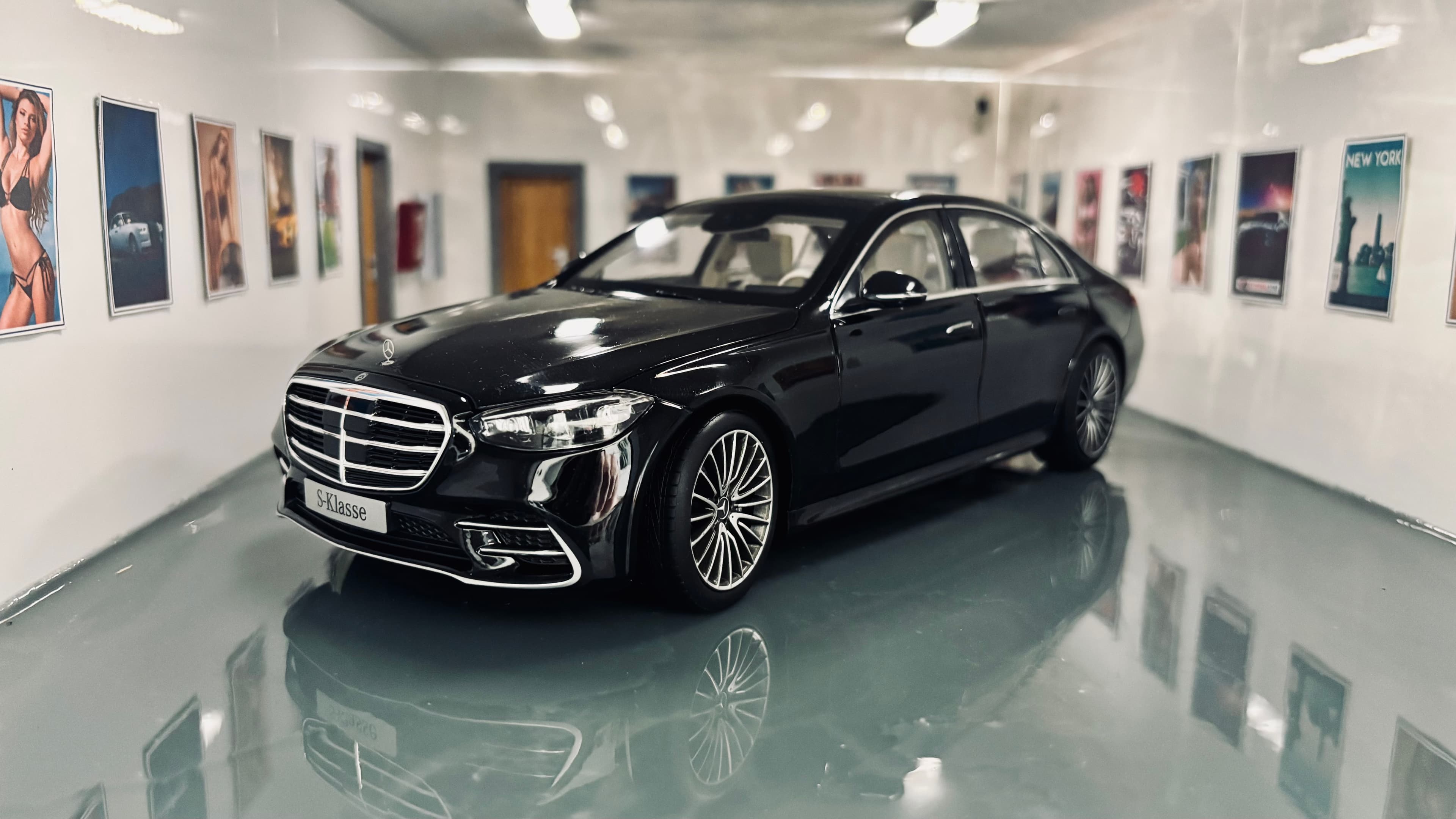 Mercedes-Benz S-Class W223 1:18 scale diecast model