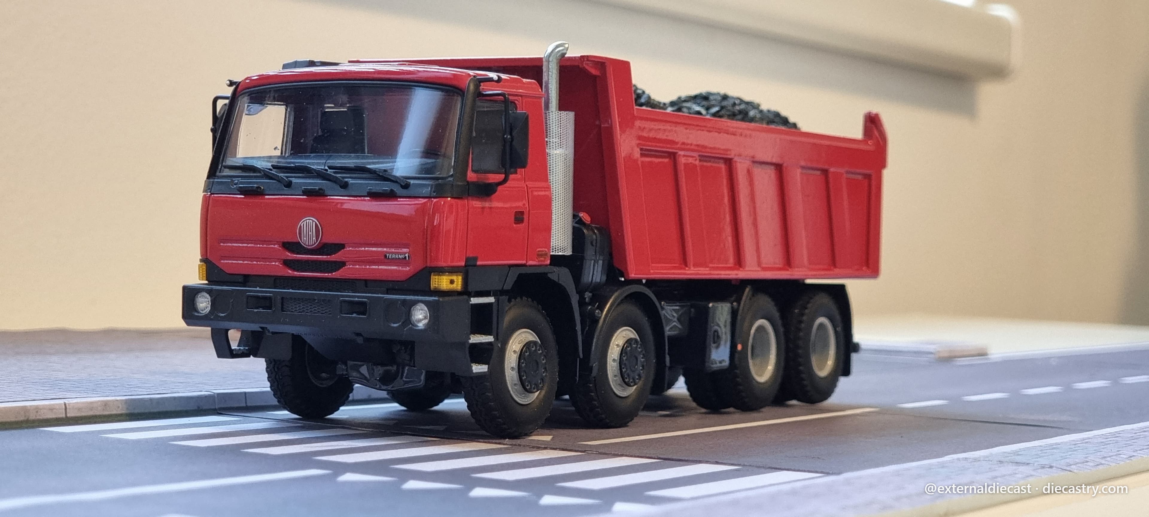Tatra 815 8x8 Terrno 1:43 scale diecast model