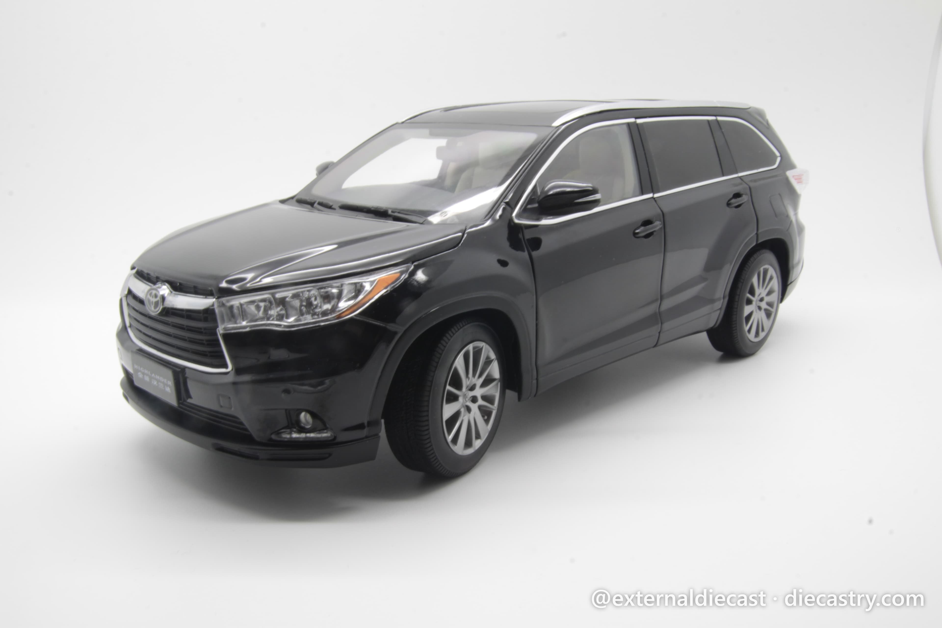Toyota Highlander 1:18 scale diecast model