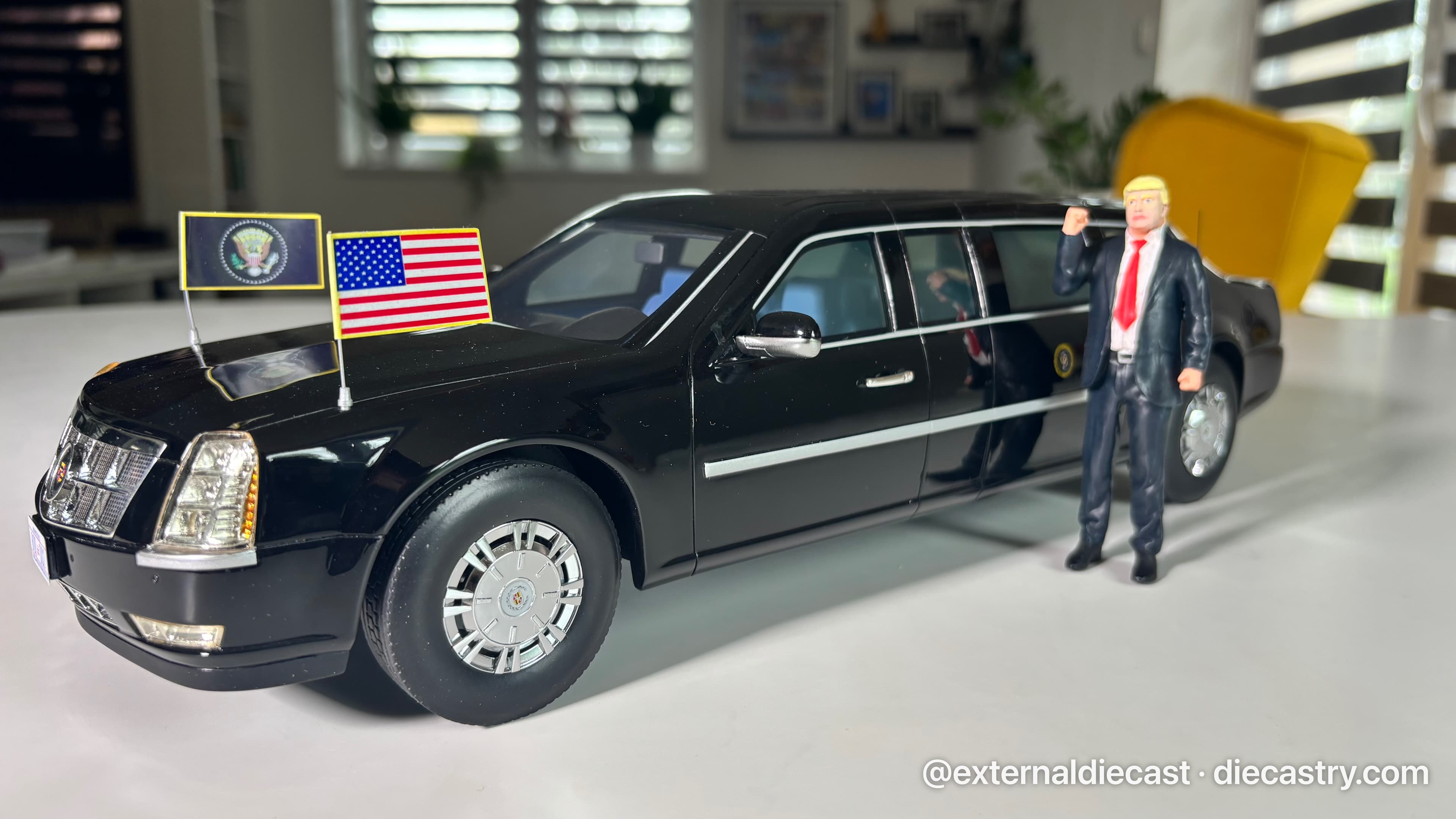 2009 Cadillac Presidential limousine 1:18 scale diecast model by CMF