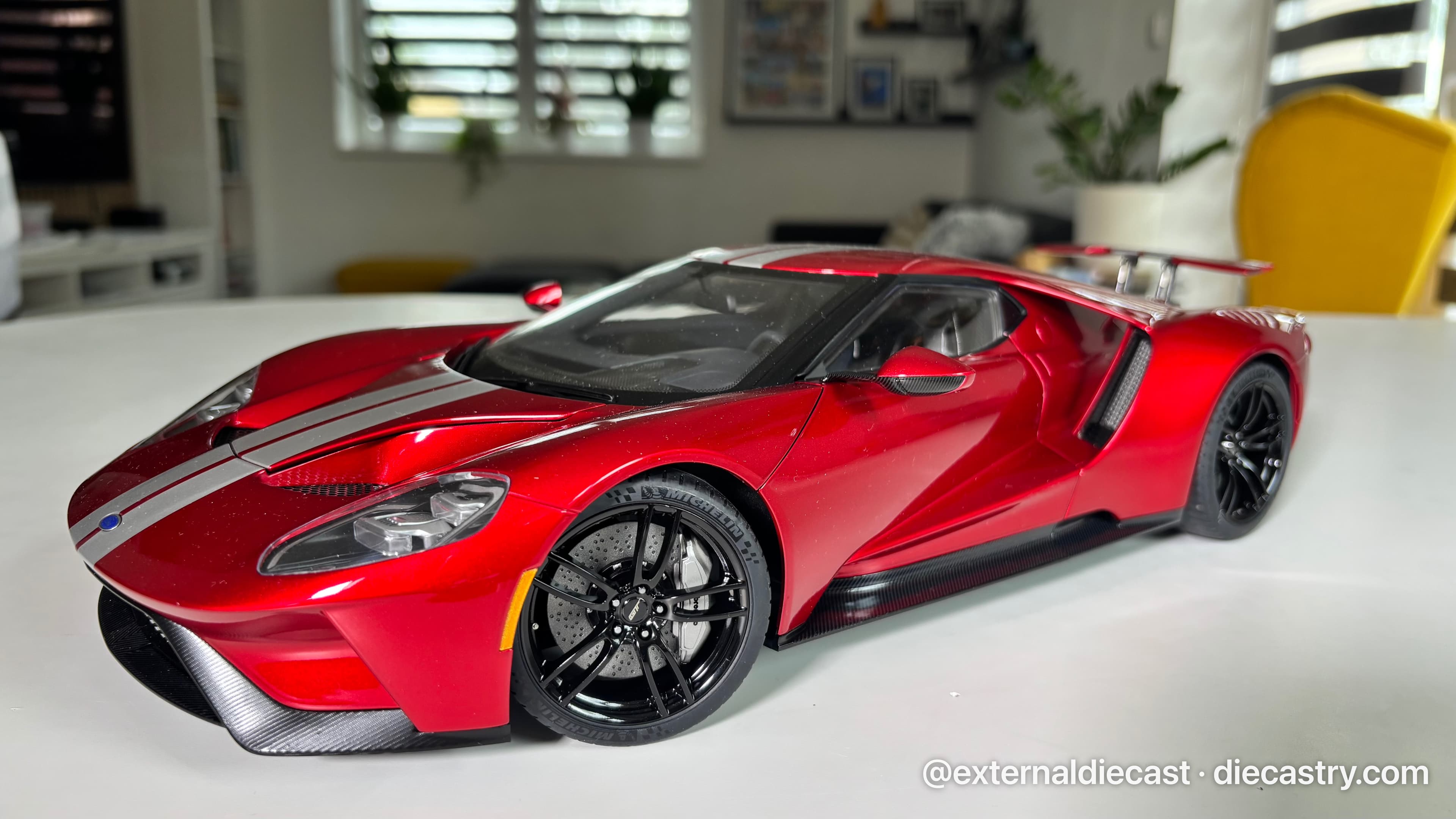 Ford GT 2017 1:12 scale diecast by AUTOart