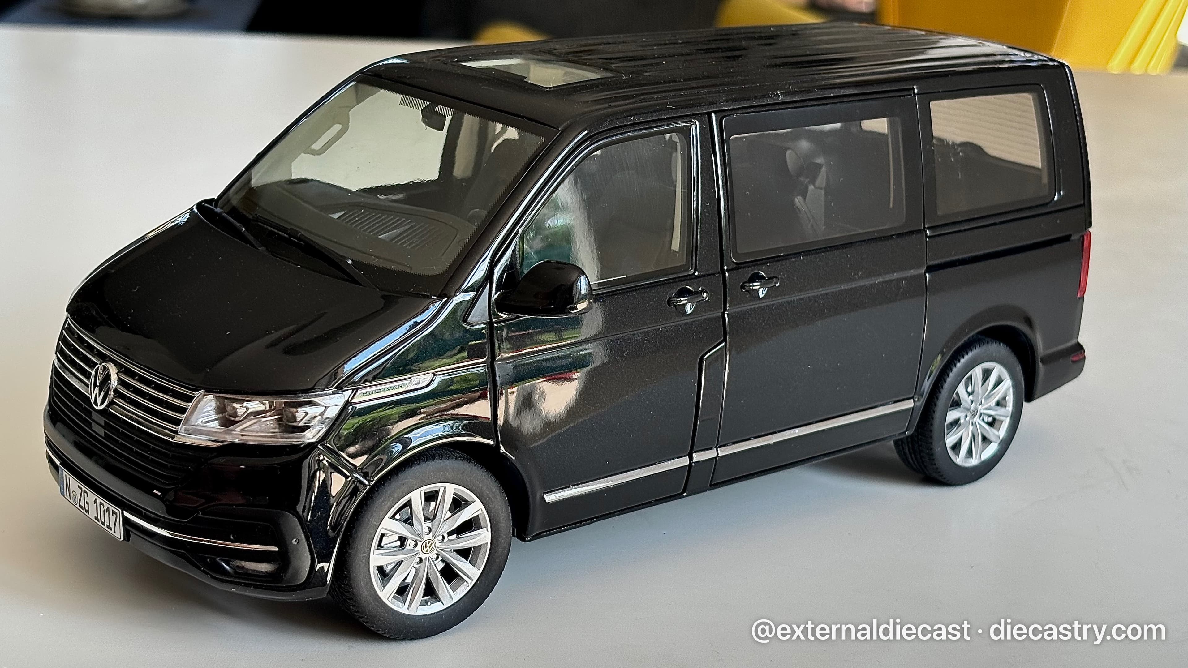 Volkswagen T6 multivan minibus highline 2020 1:18 scale diecast by NZG