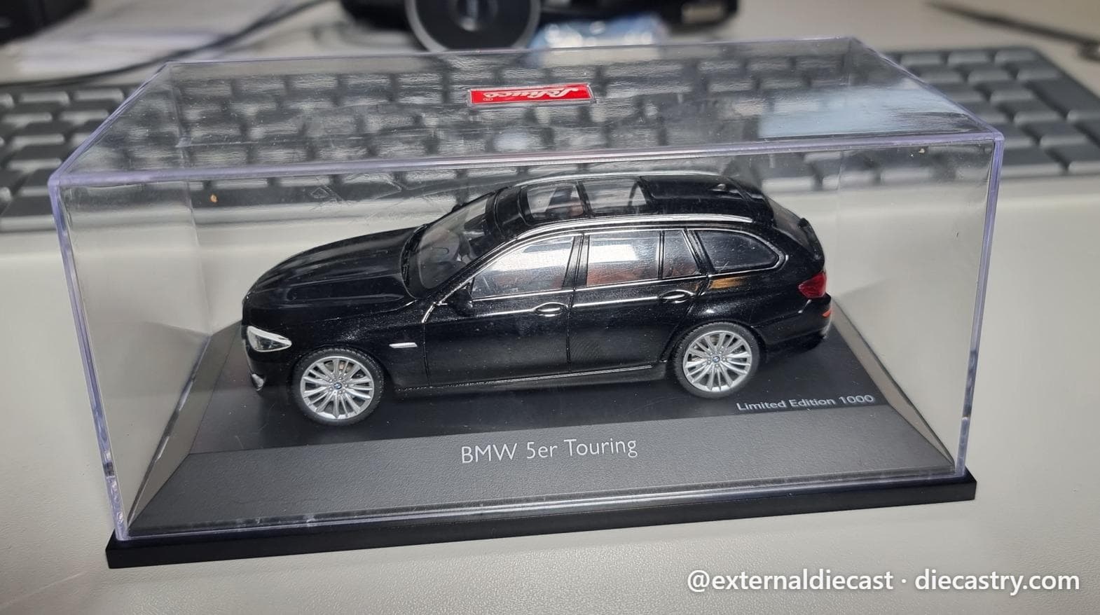BMW 5er Touring 1:43 scale diecast model