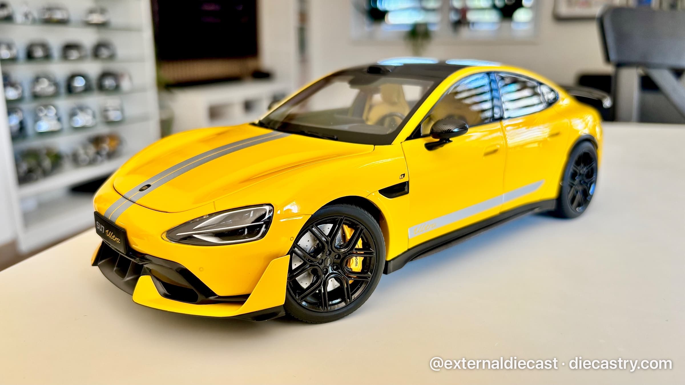 2025 Xiaomi SU7 Ultra 1:18 scale diecast model by Other
