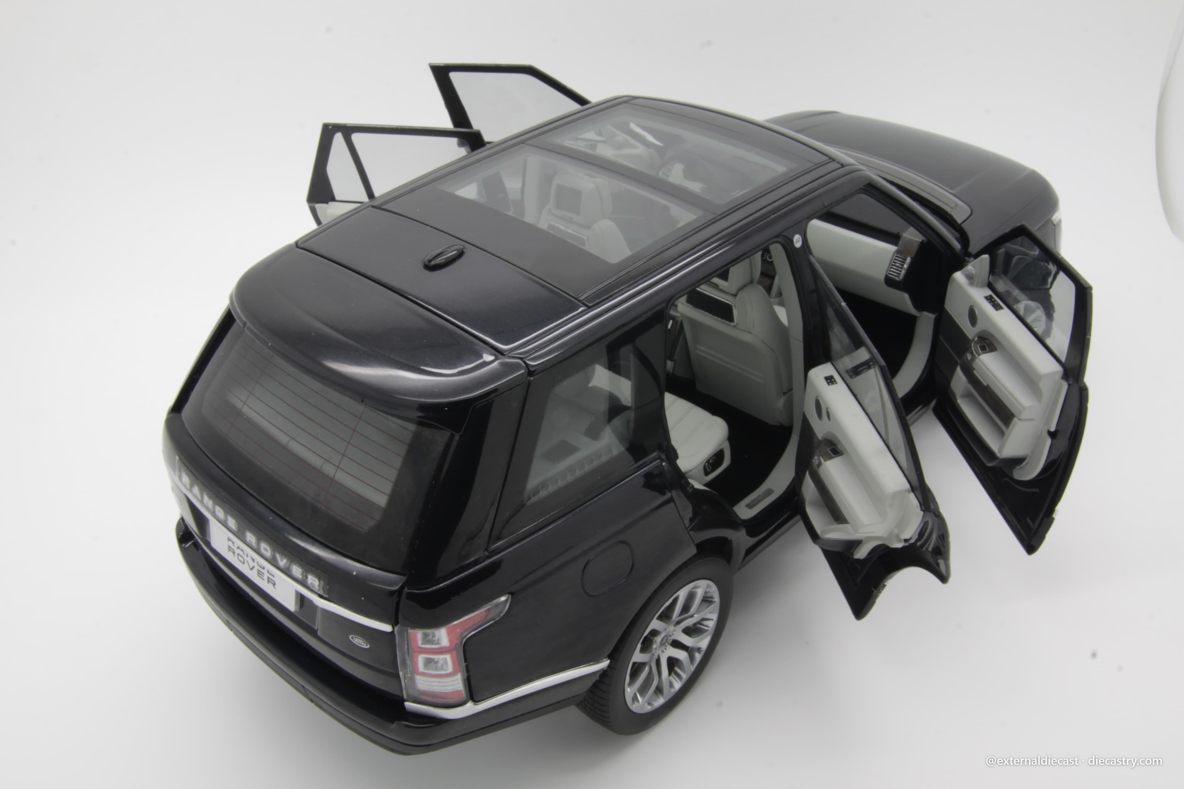 2013 Land Rover Range Rover 1:18 scale diecast model by Welly GTA
