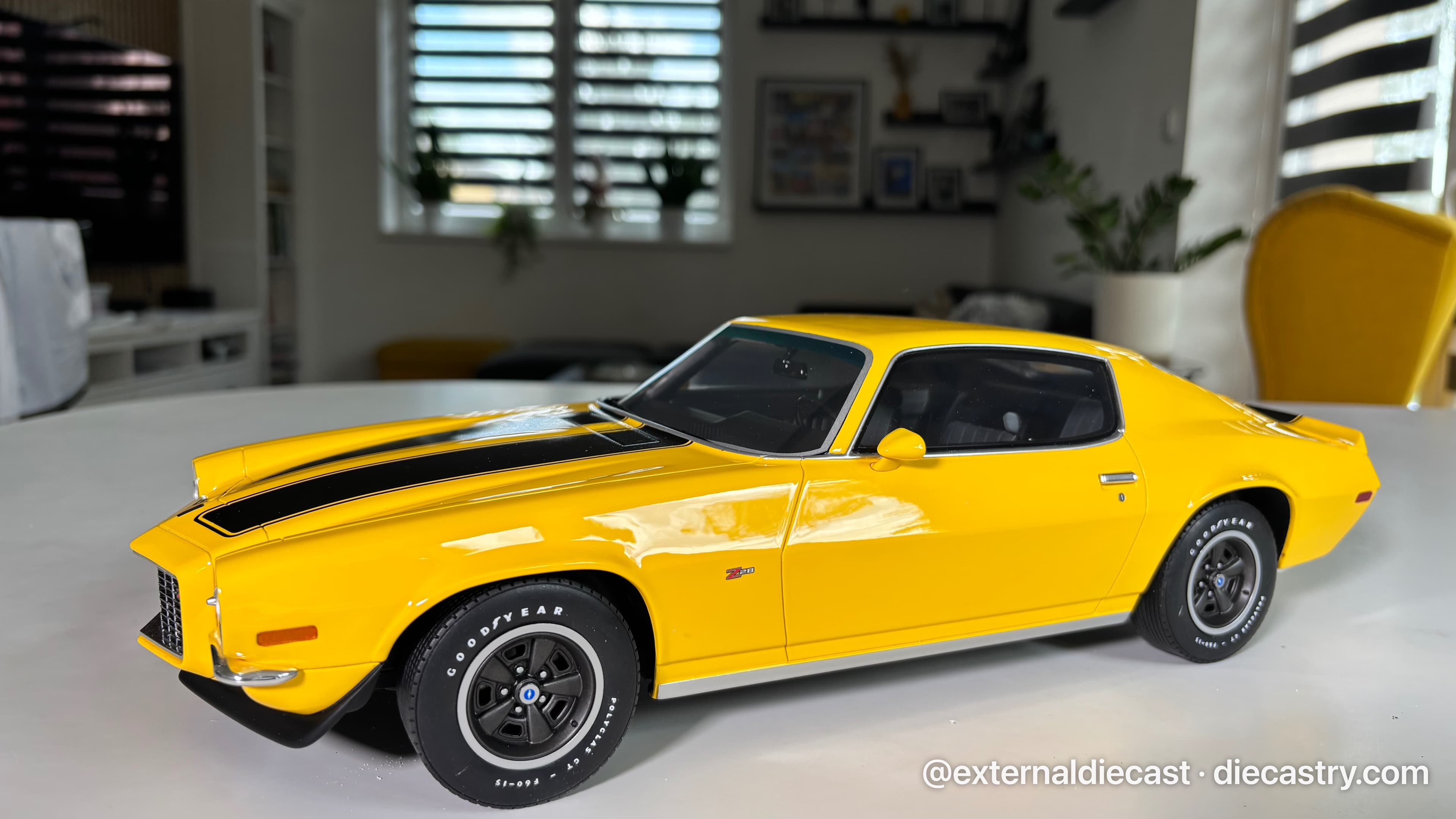 Chevrolet Camaro Z28 RS Daytona Yellow 984 1970 1:12 scale diecast by Ottomobile