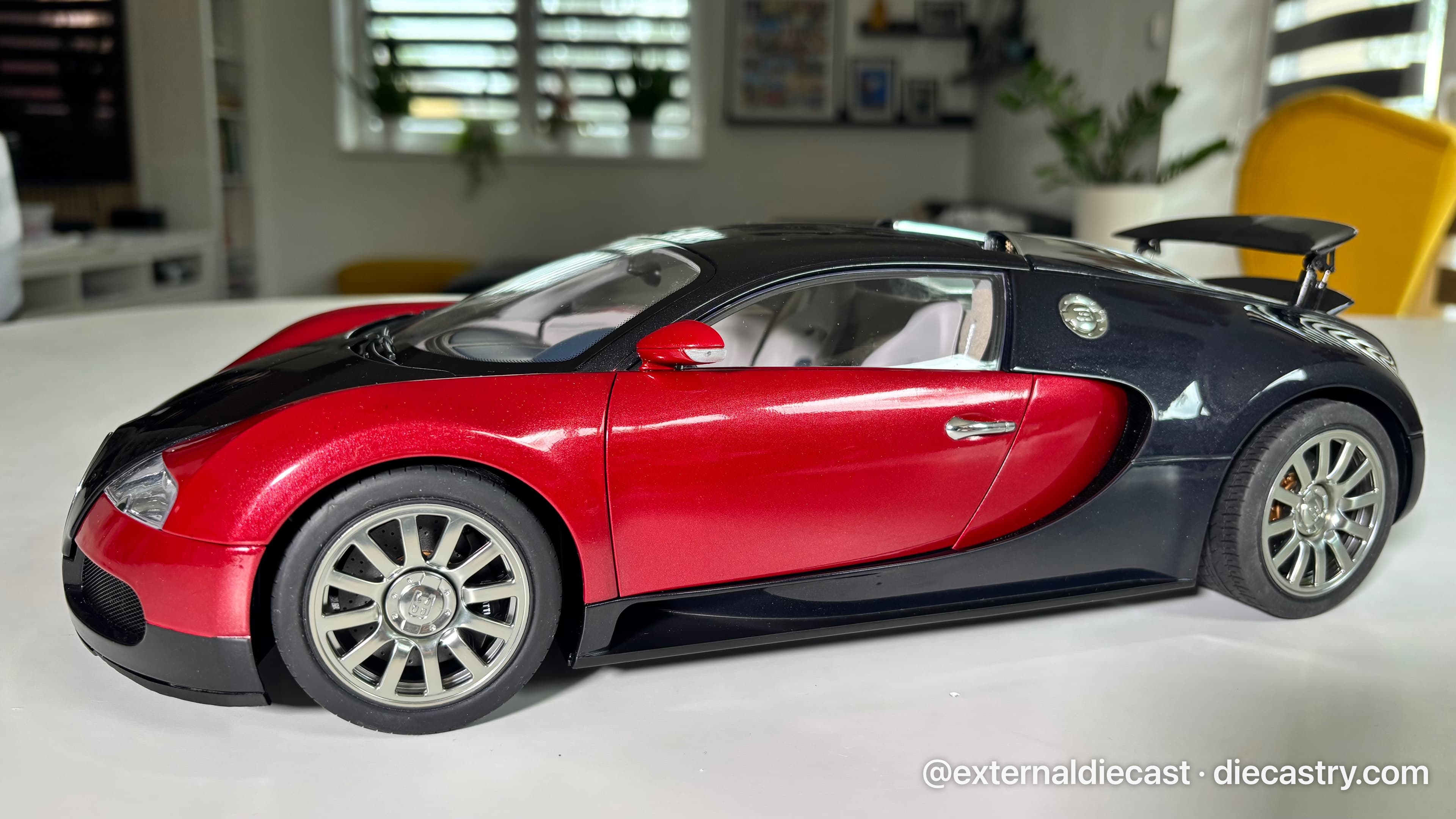 Bugatti Veyron EB16.4 2005 1:12 scale diecast by AUTOart