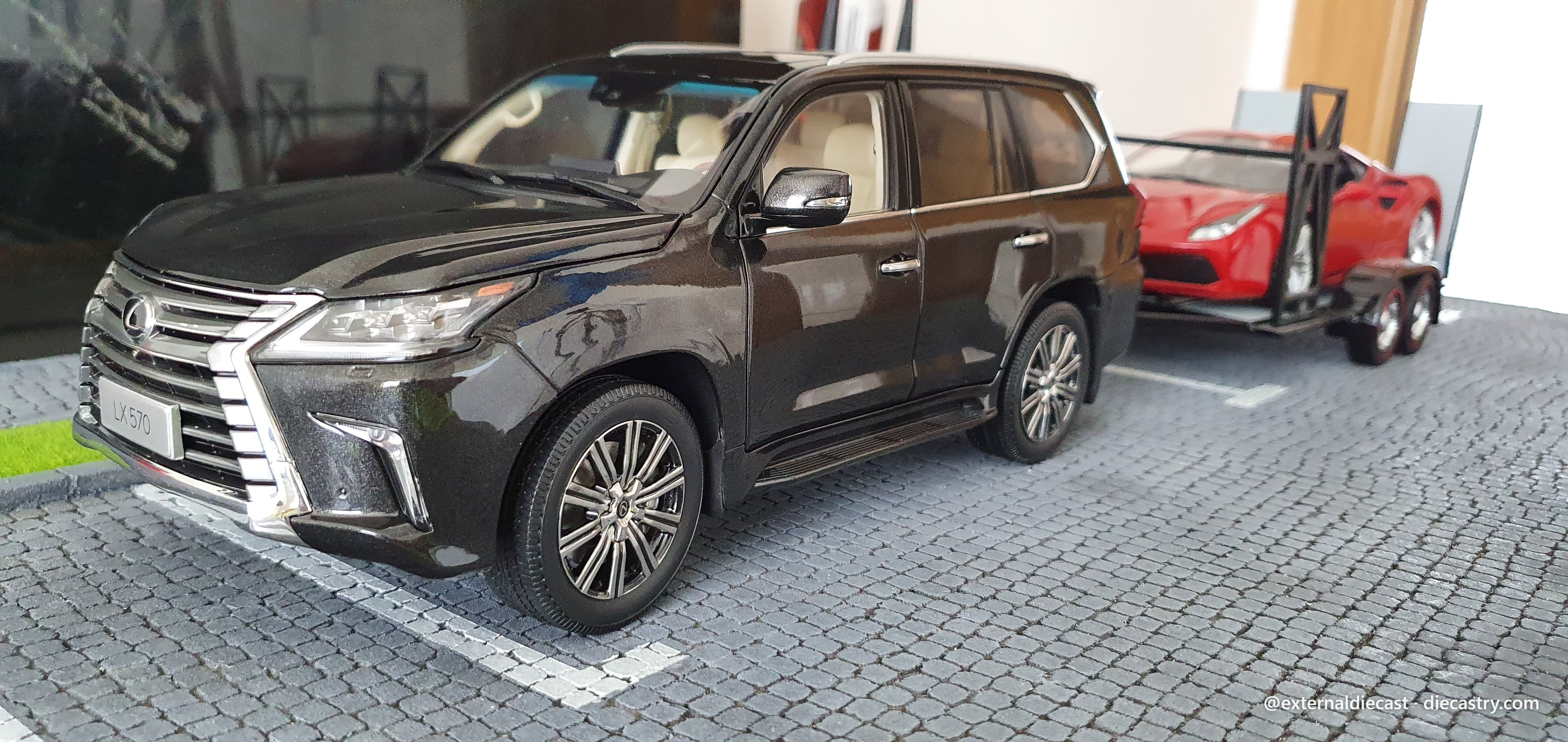 Lexus LX570 2019 1:18 scale diecast by Kyosho