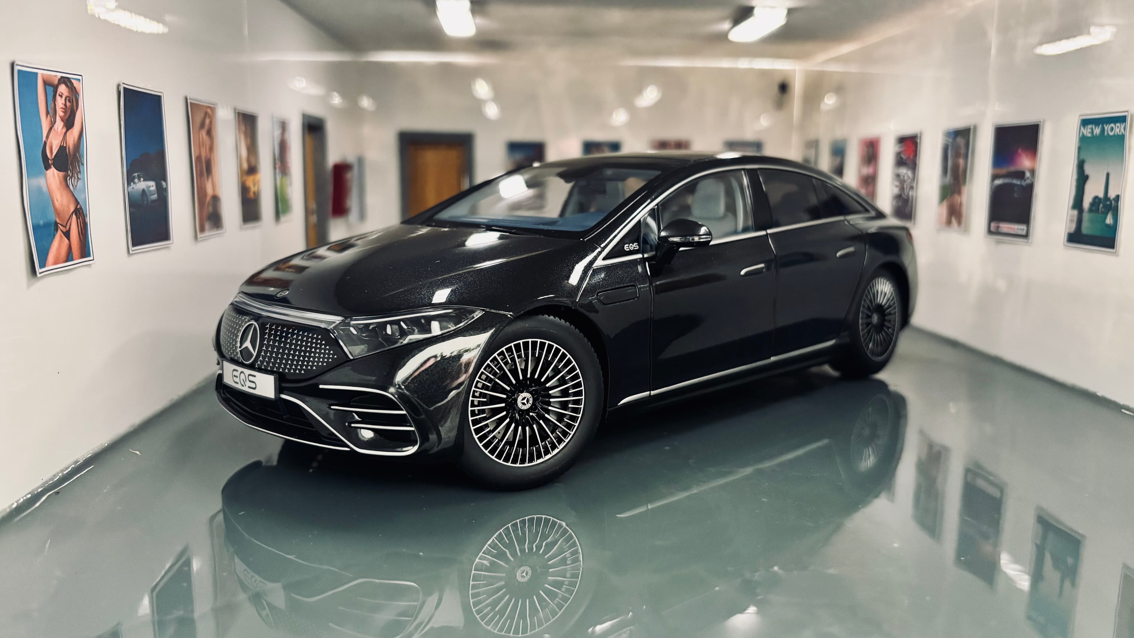 Mercedes-Benz EQS AMG Line V297 2021 1:18 scale diecast by NZG