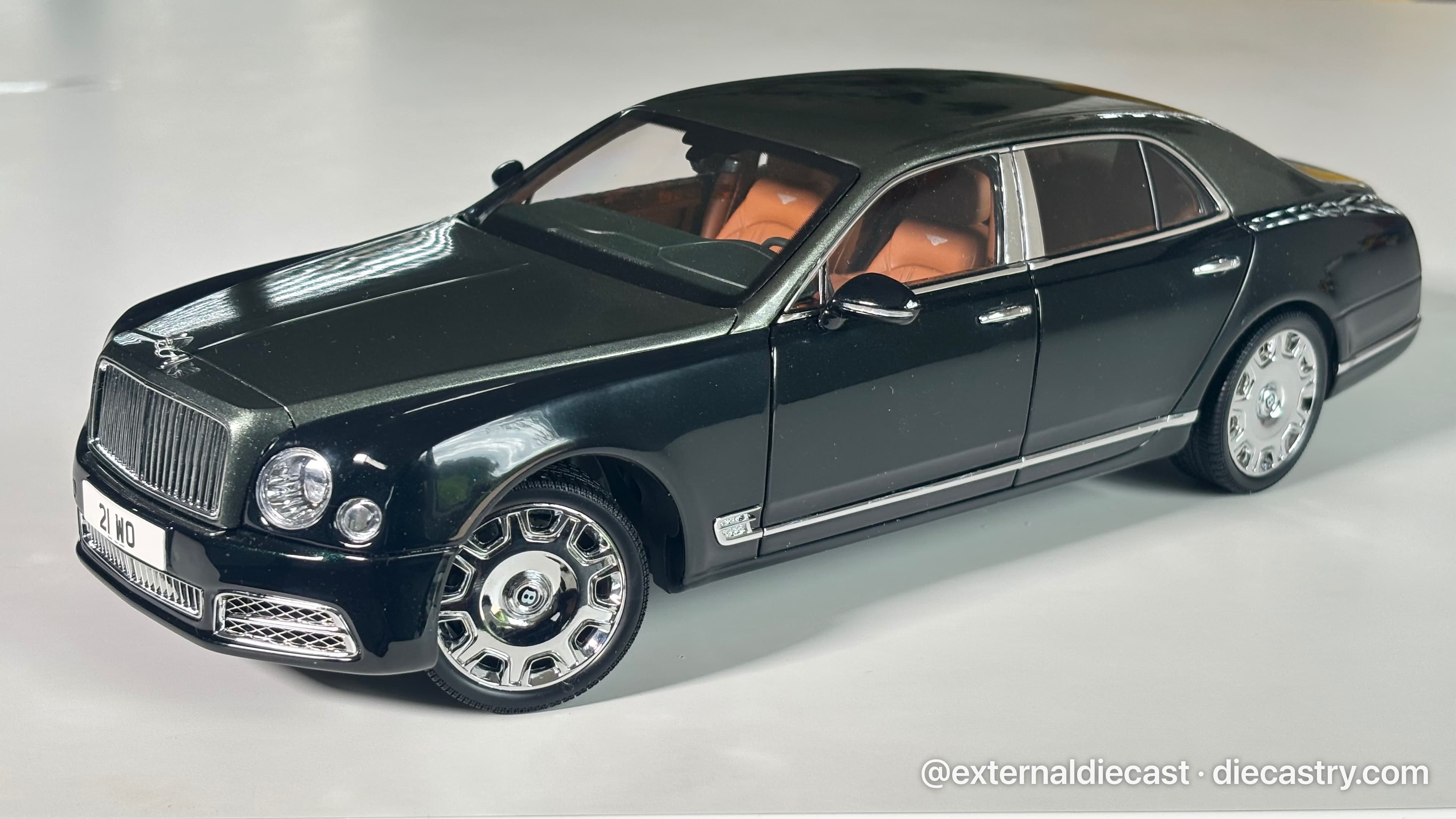 2017 Bentley Mulsanne 1:18 scale diecast model by Almost Real in Light Emerald/ Midnight Emerald