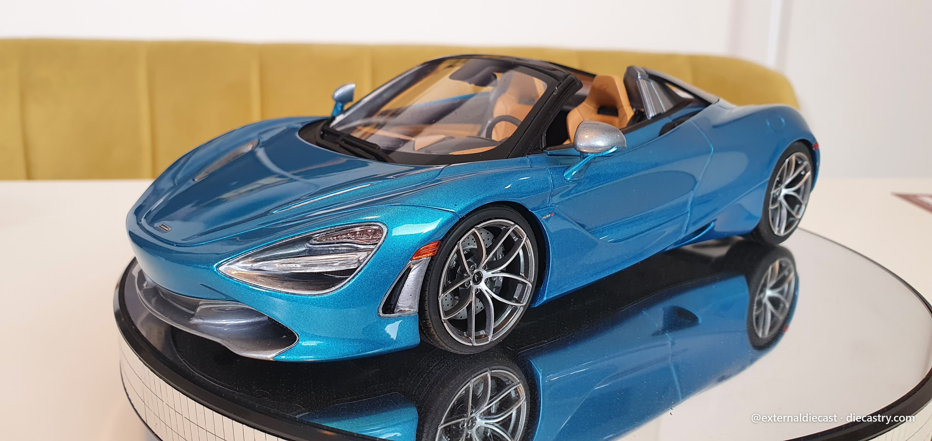 McLaren 720S Spider 2018 1:18 scale diecast by GT Spirit