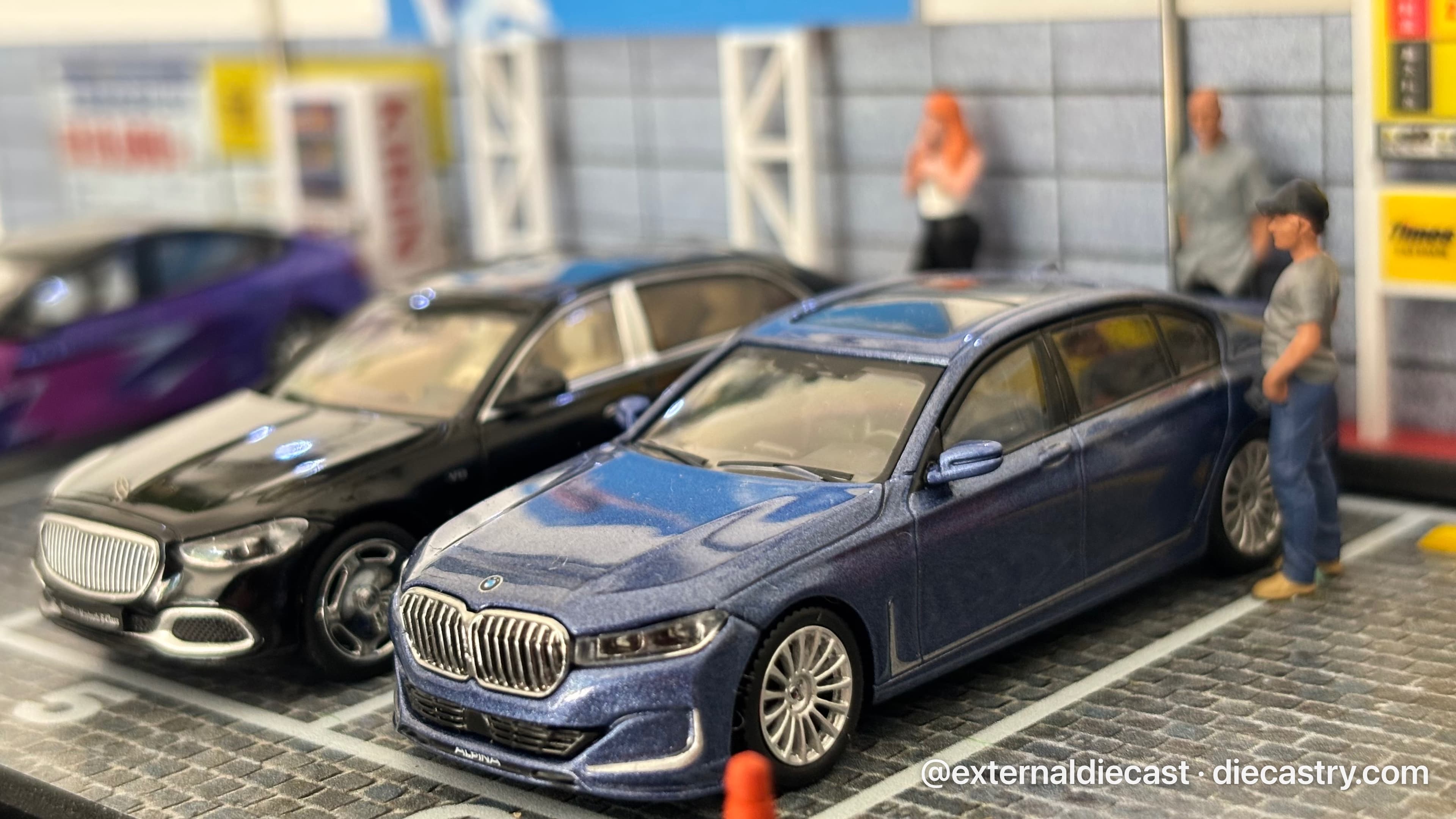BMW Alpina B7 xDrive Alpina 1:64 scale diecast model by Mini GT in Blue Metallic