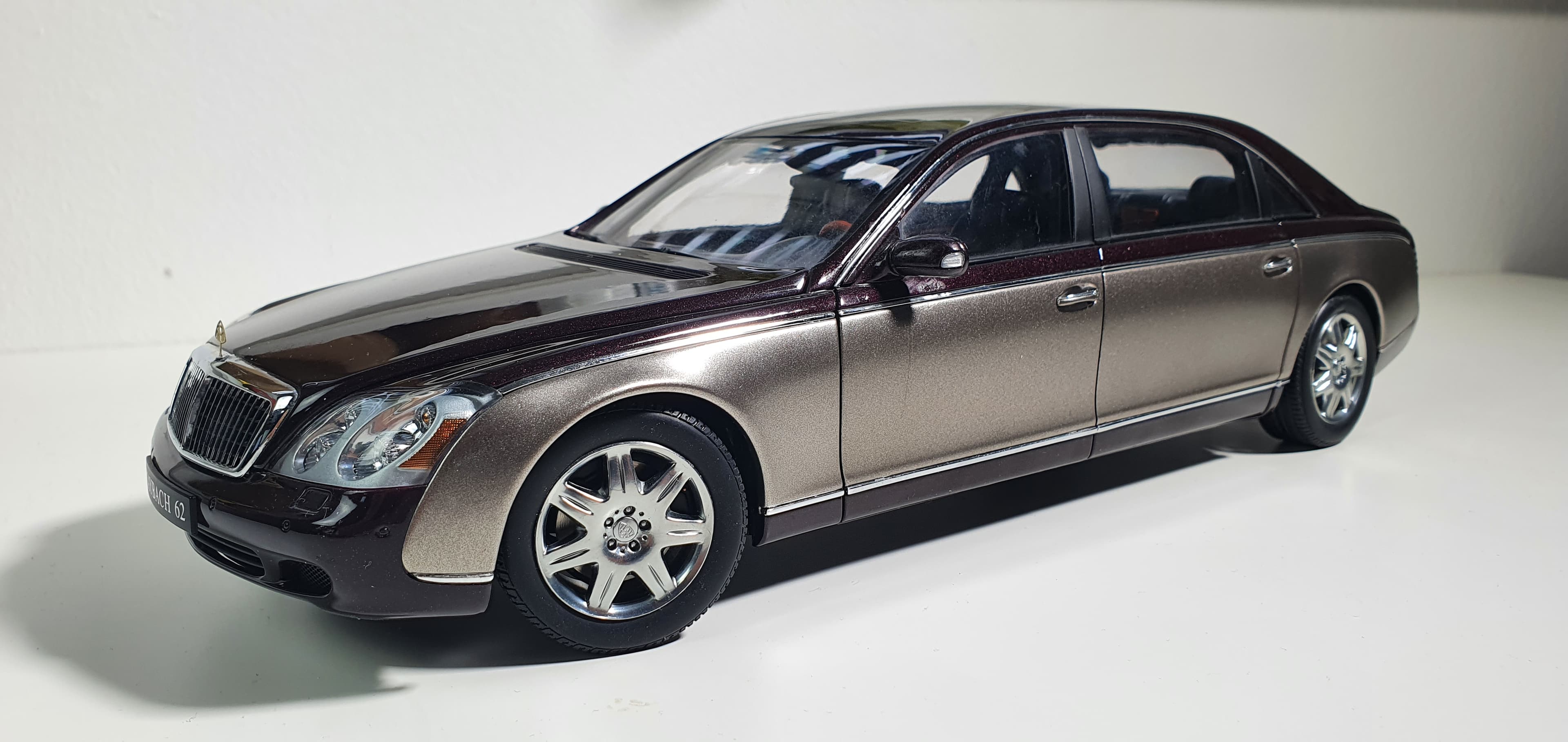 2002 Maybach 62 1:18 scale diecast model by AUTOart