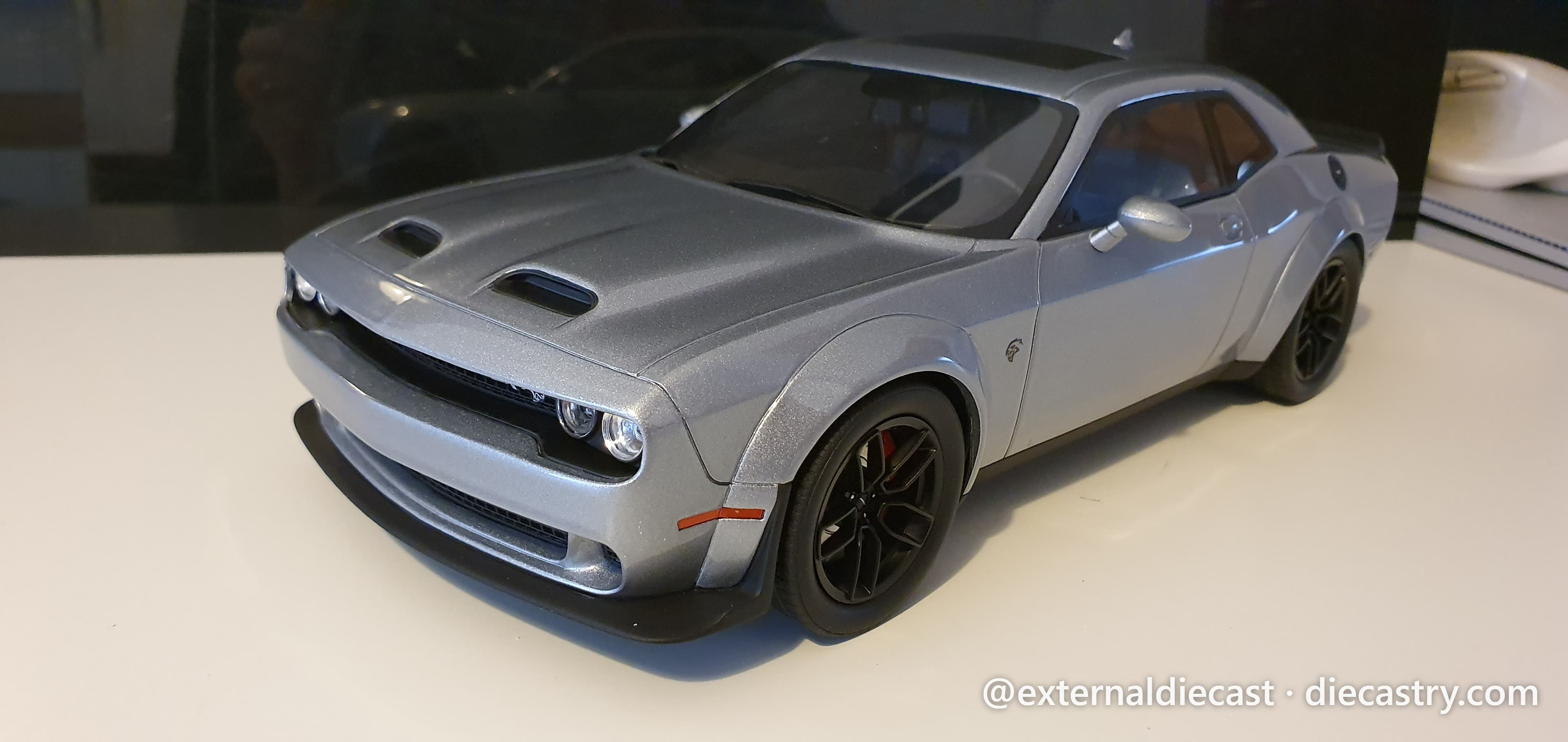 Dodge Challenger SRT Hellcat Redye 1:18 scale diecast model