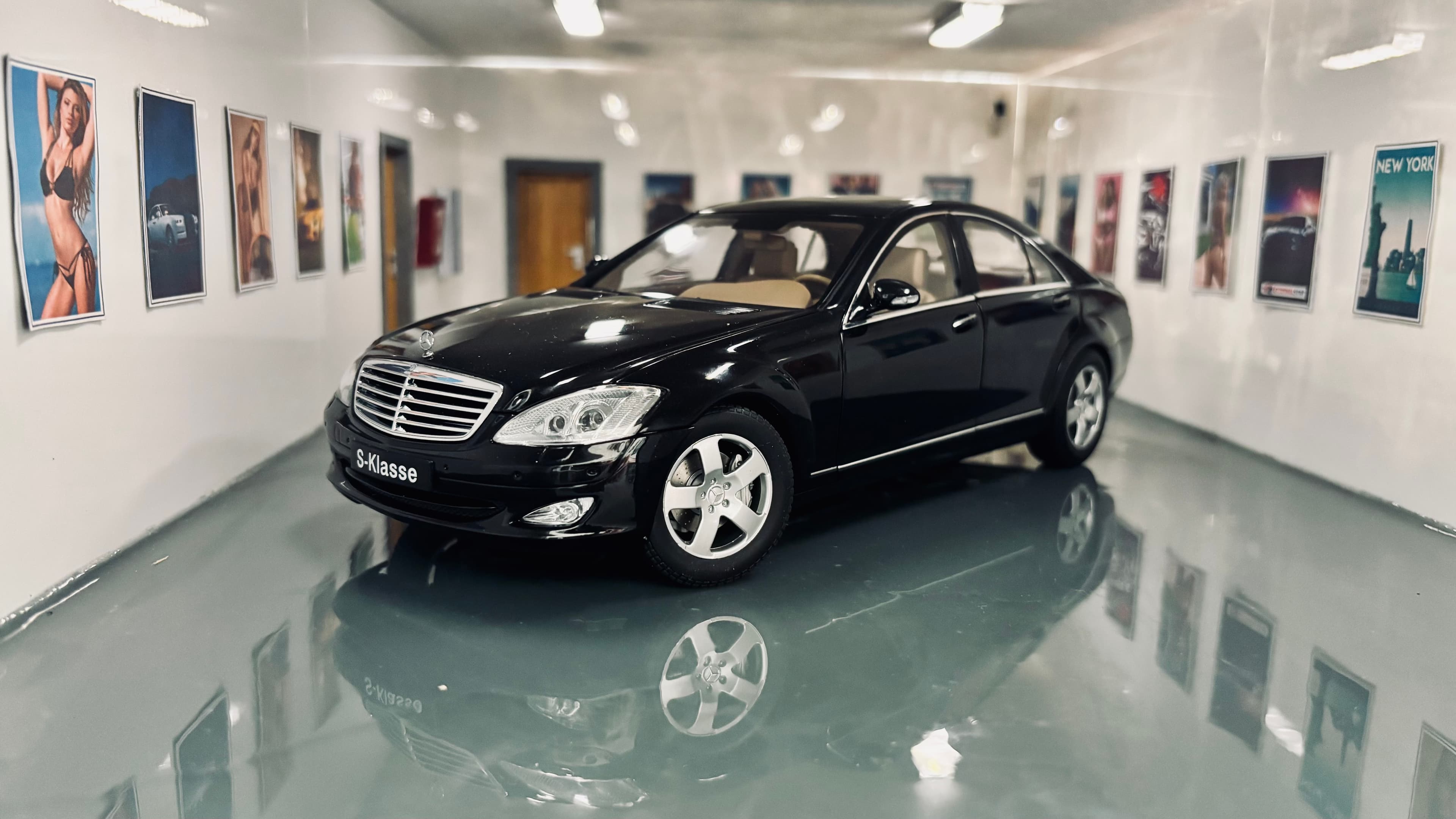 Mercedes-Benz S-Class S600 SWB 2005 1:18 scale diecast by AUTOart