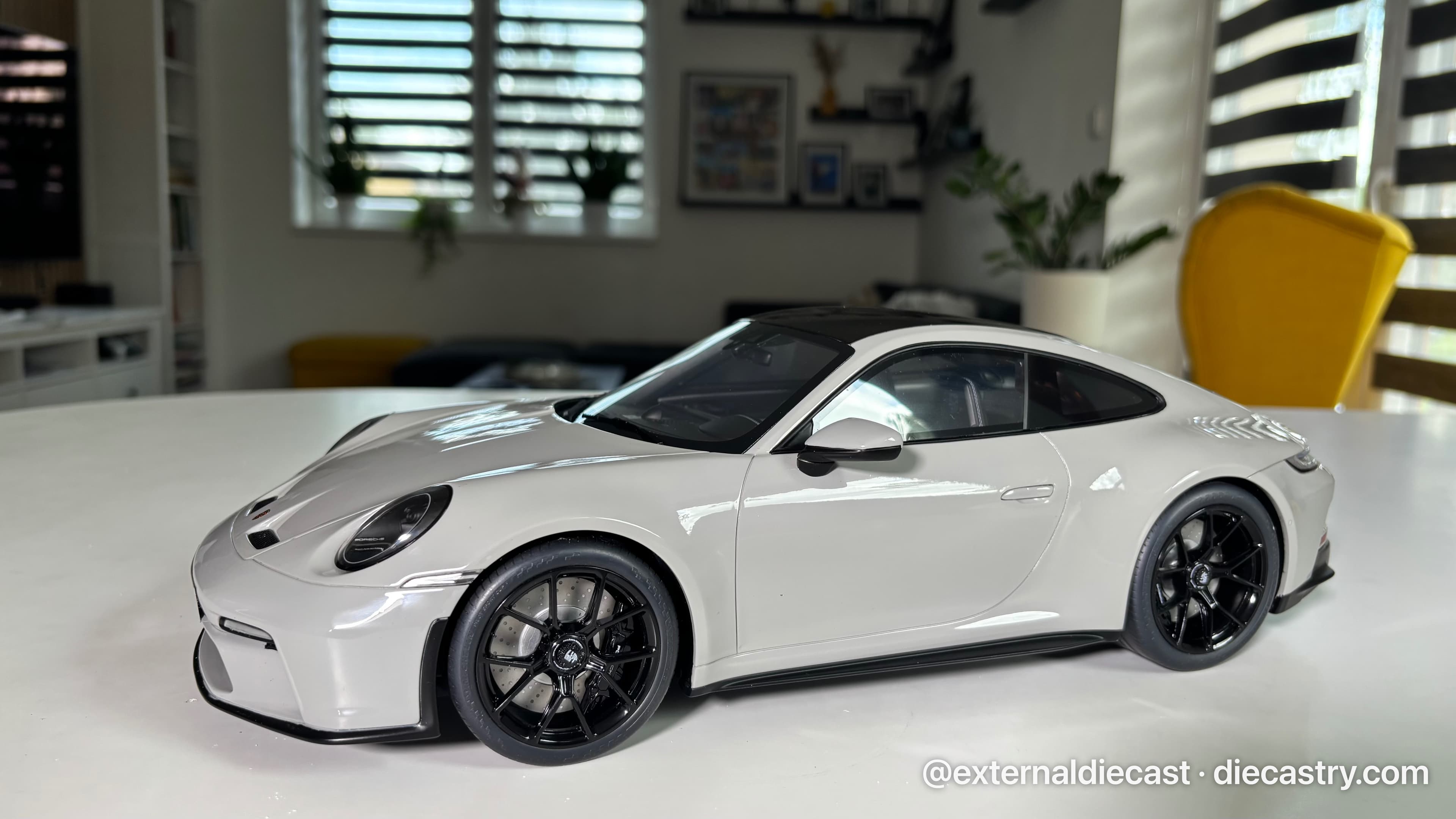 Porsche 911 992 GT3 Touring