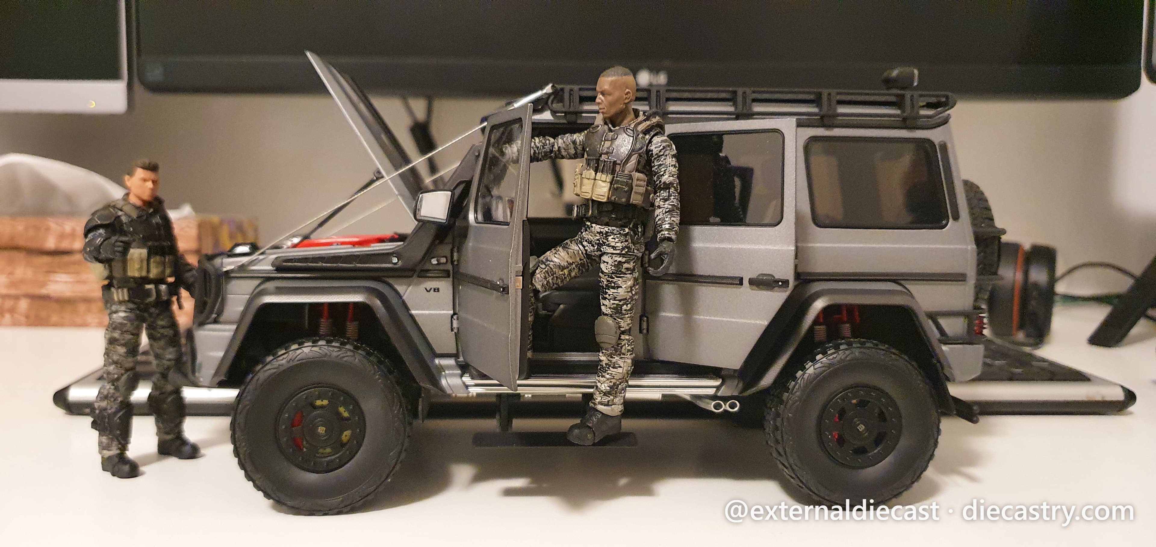 Mercedes-Benz Brabus550 Adventure G500 4X4² 1:18 scale diecast model