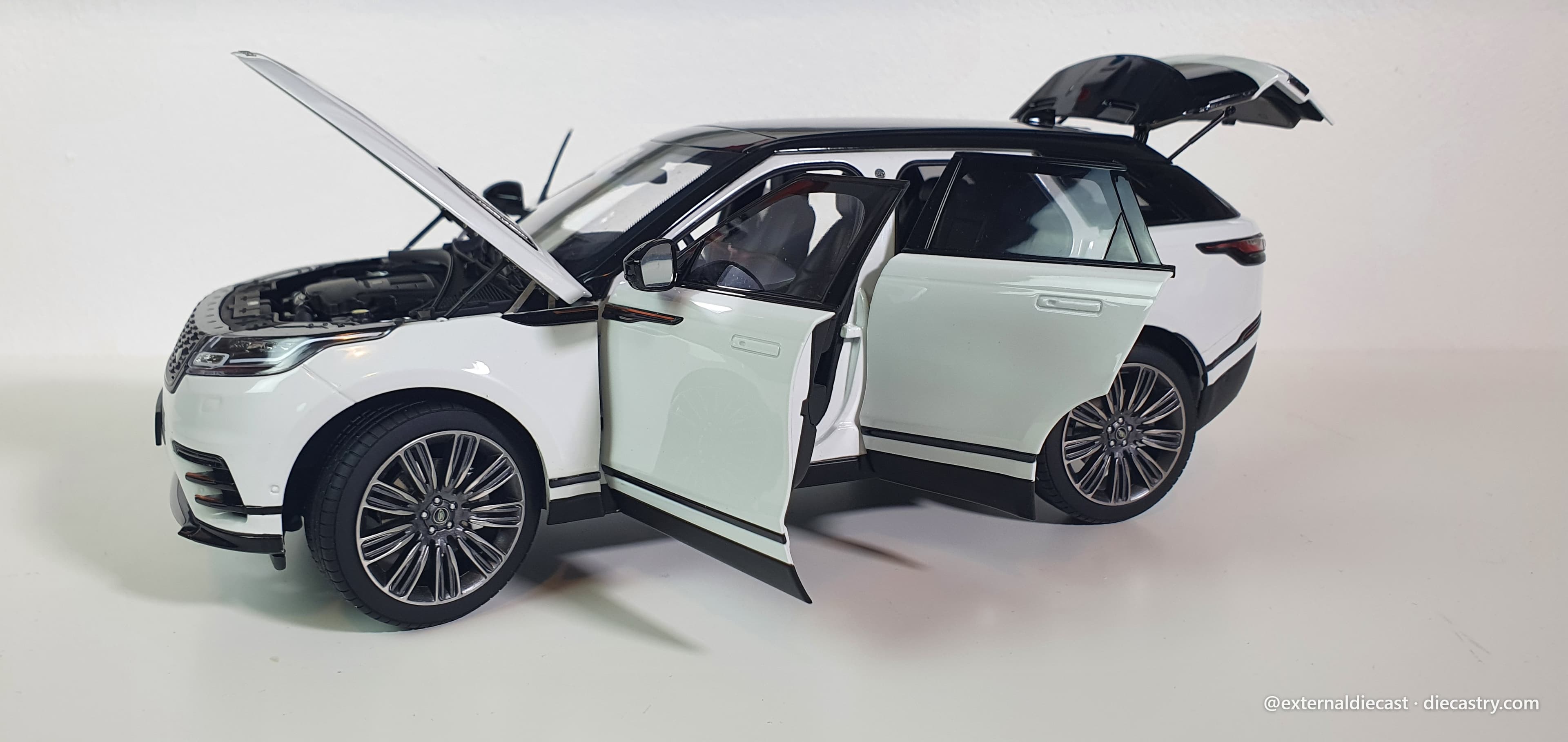2018 Land Rover Range Rover Velar 1:18 scale diecast model by LCD Models