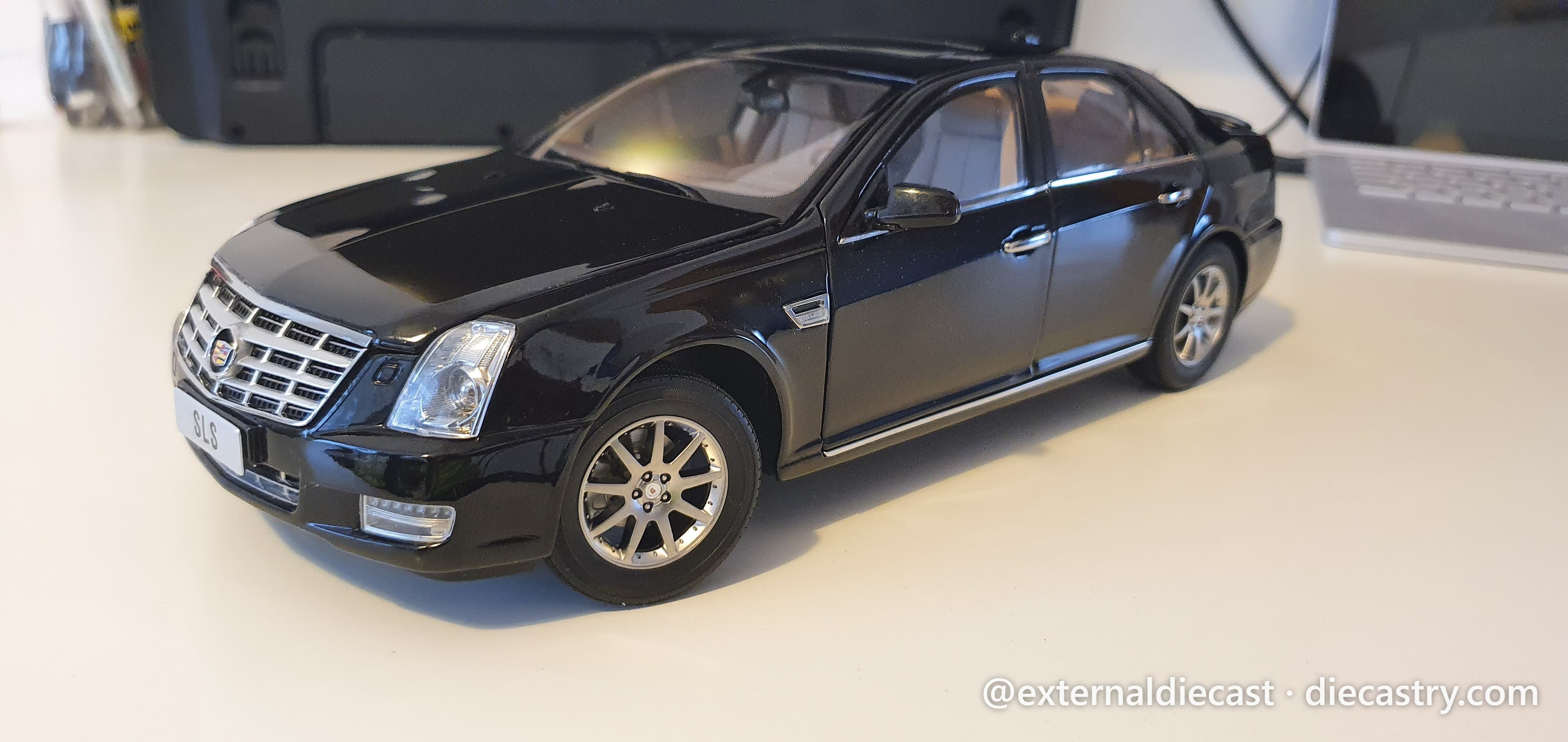 Cadillac SLS 1:18 scale diecast model