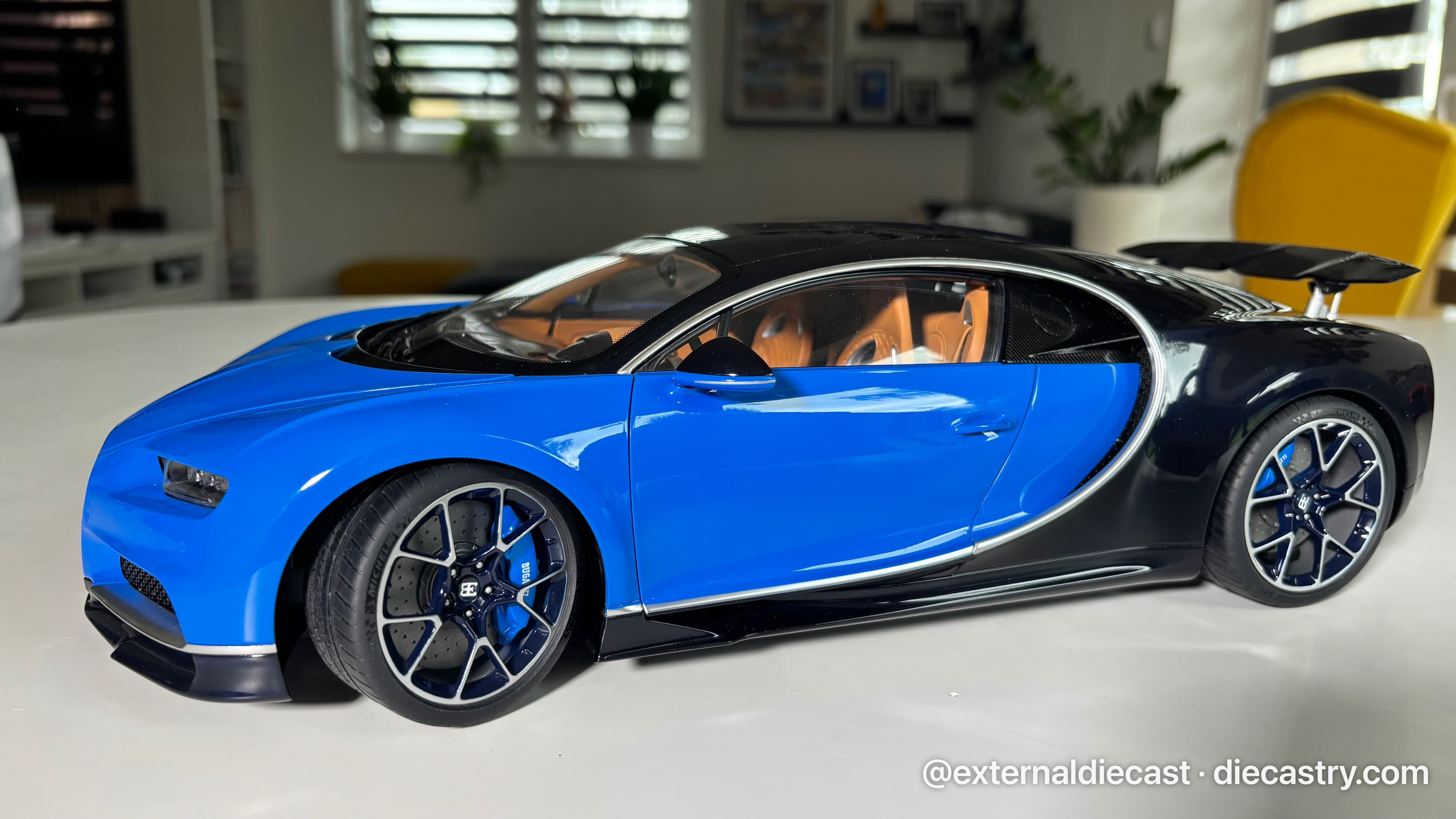Bugatti Chiron 2017 1:12 scale diecast by AUTOart