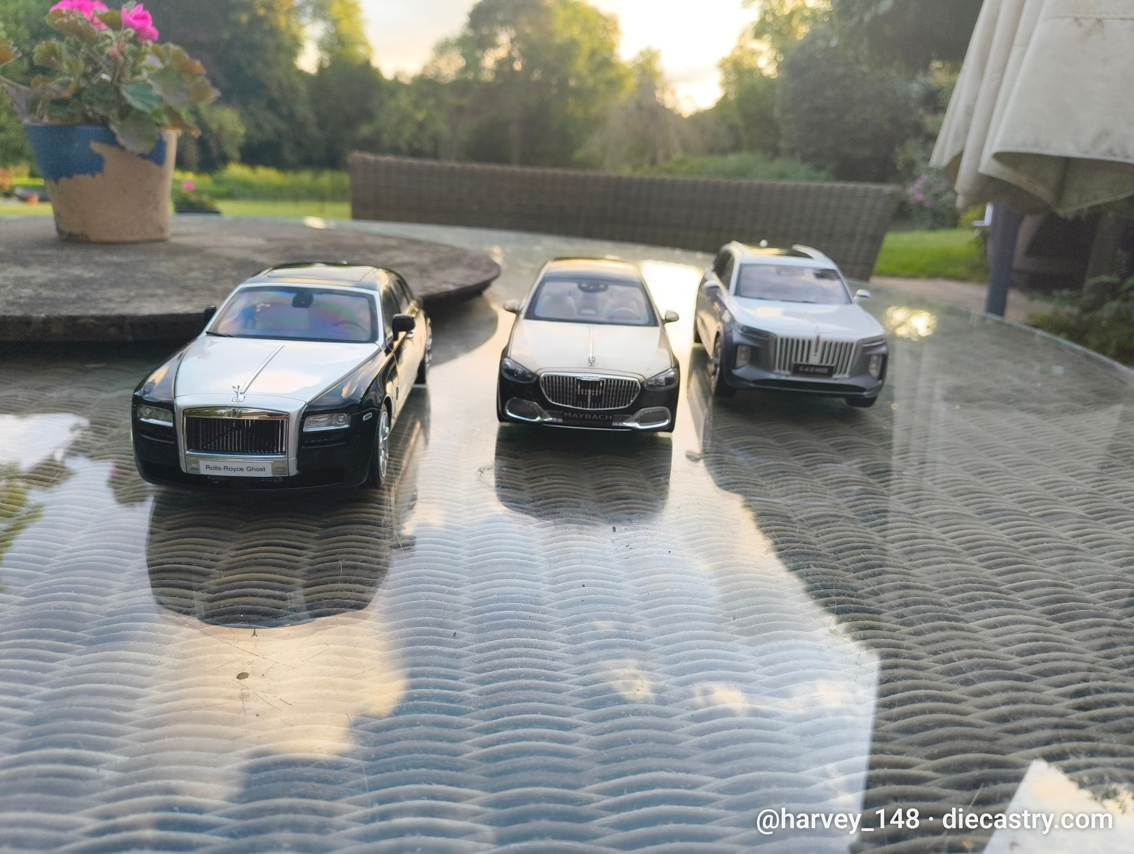 2021 Mercedes-Maybach S-class 1:18 scale diecast model by Norev in Gold/black metallic